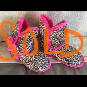SWEET Comfy House Boots! Sparkle Leopard